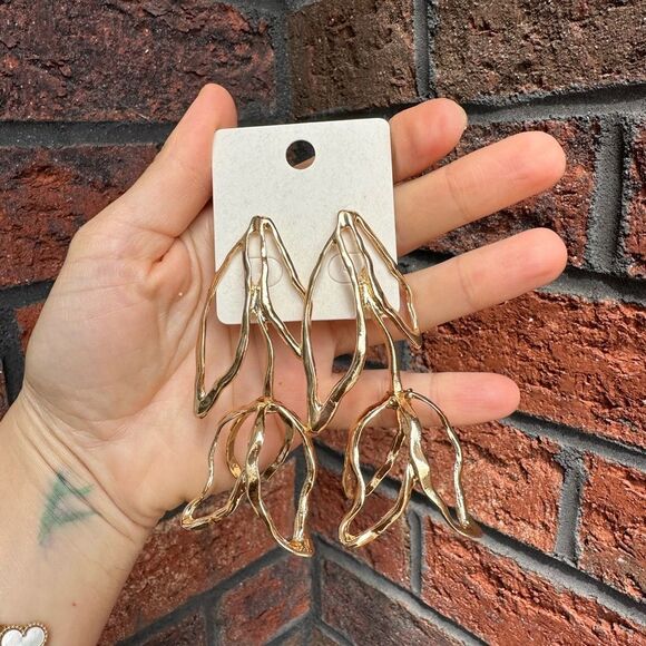 Gold Flower Tulip Earrings - Picture 10 of 13